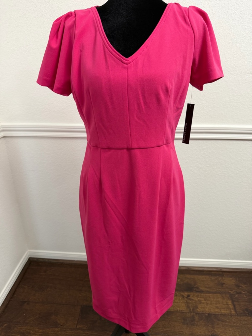 Maggy London Fuchsia V-Neck Puff Sleeve Sheath Dress